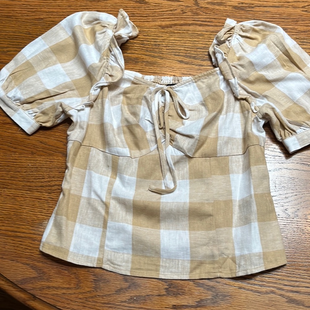 Who What Wear Beige and White Plaid Puff Sleeve Crop Top